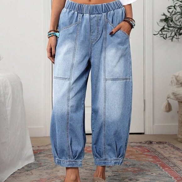 Light Wash Casual Women's Pocketed Relaxed Flared Jeans - Picture 5 of 7